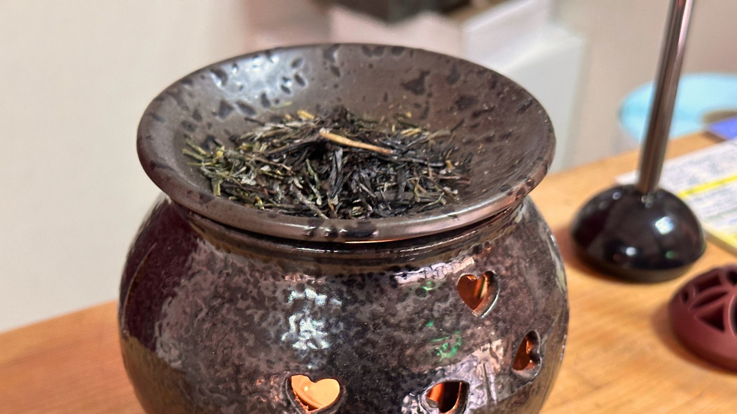 【お茶のお香】ロビーでは珍しいお茶のお香で嗅覚から旅の疲れをリラックスさせてくれます。