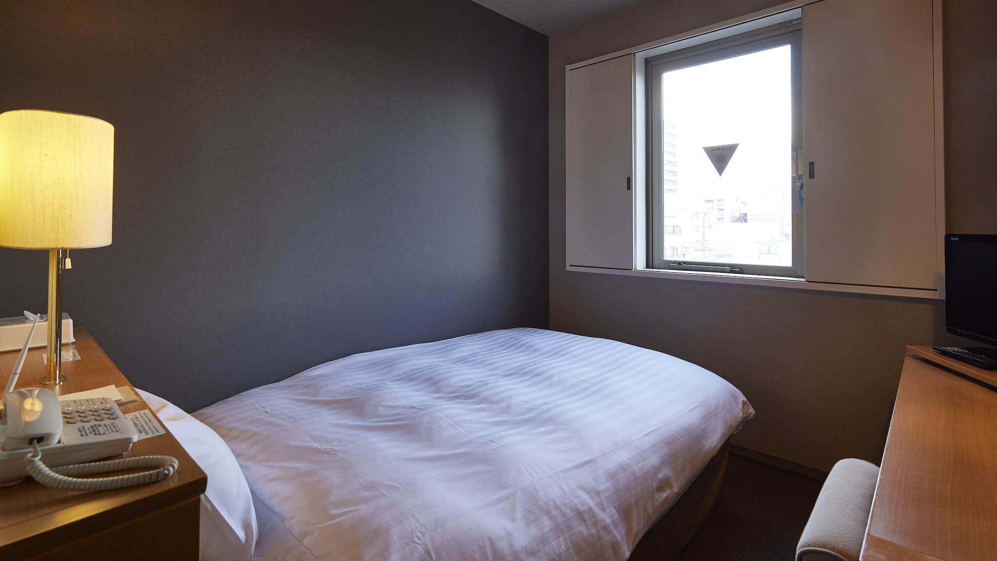 【禁煙/喫煙/電子タバコ】スタンダードルーム(12㎡/セミダブルベッド120㎝×1台/定員1～2名)