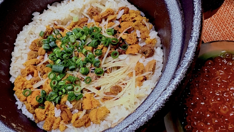 【期間限定／逸品料理付】生姜と羅臼出汁香る！「雲丹釜飯〜いくら添え〜」で夕食をワンランクアップ