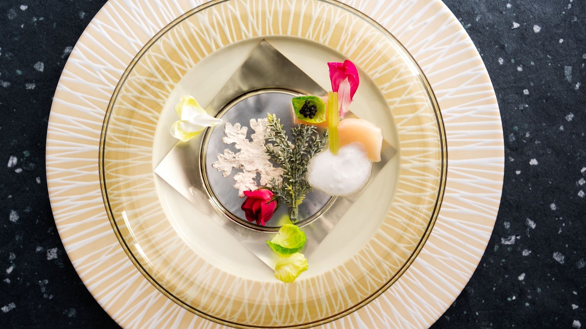 【カップルの記念日やお祝いに】夕食に華を添える特製デザートプレート付き♪