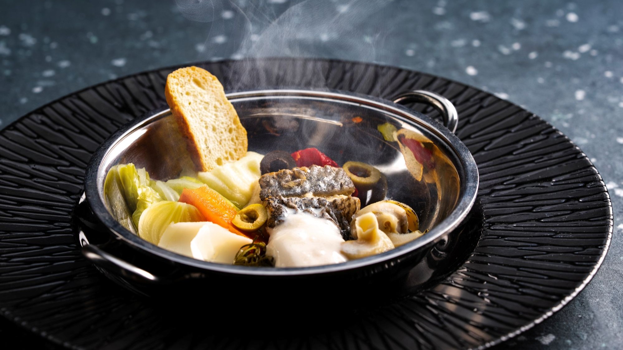 【2025冬のお献立】中皿／クロソイやアサリのアクアパッツァ&ldquo;セッコ風&rdquo;など※仕入れ状況により変更有