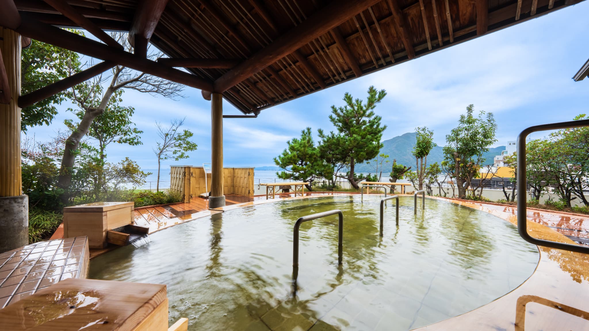 屋上露天風呂（男性）■別府湾を見渡せる最高のロケーション！