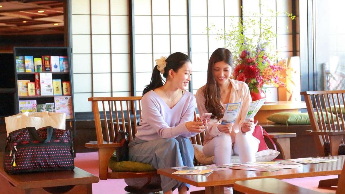 ロビーには観光パンフレットをたくさんご用意しております。