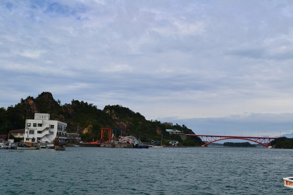 You can see the 5th bridge of Amakusa Gobashi and Unzen