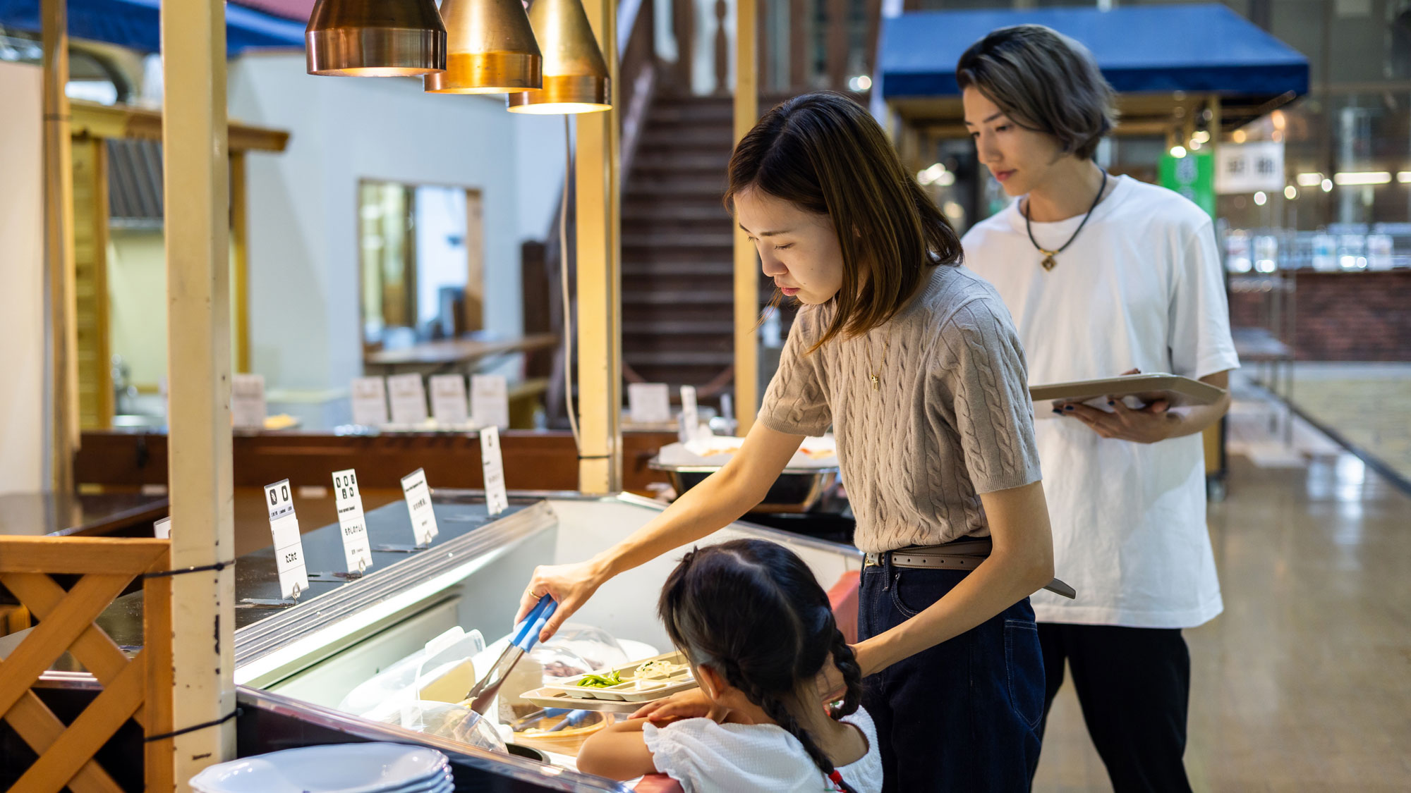 大人からお子様までお楽しみいただける、バラエティ豊かなお料理が並びます。