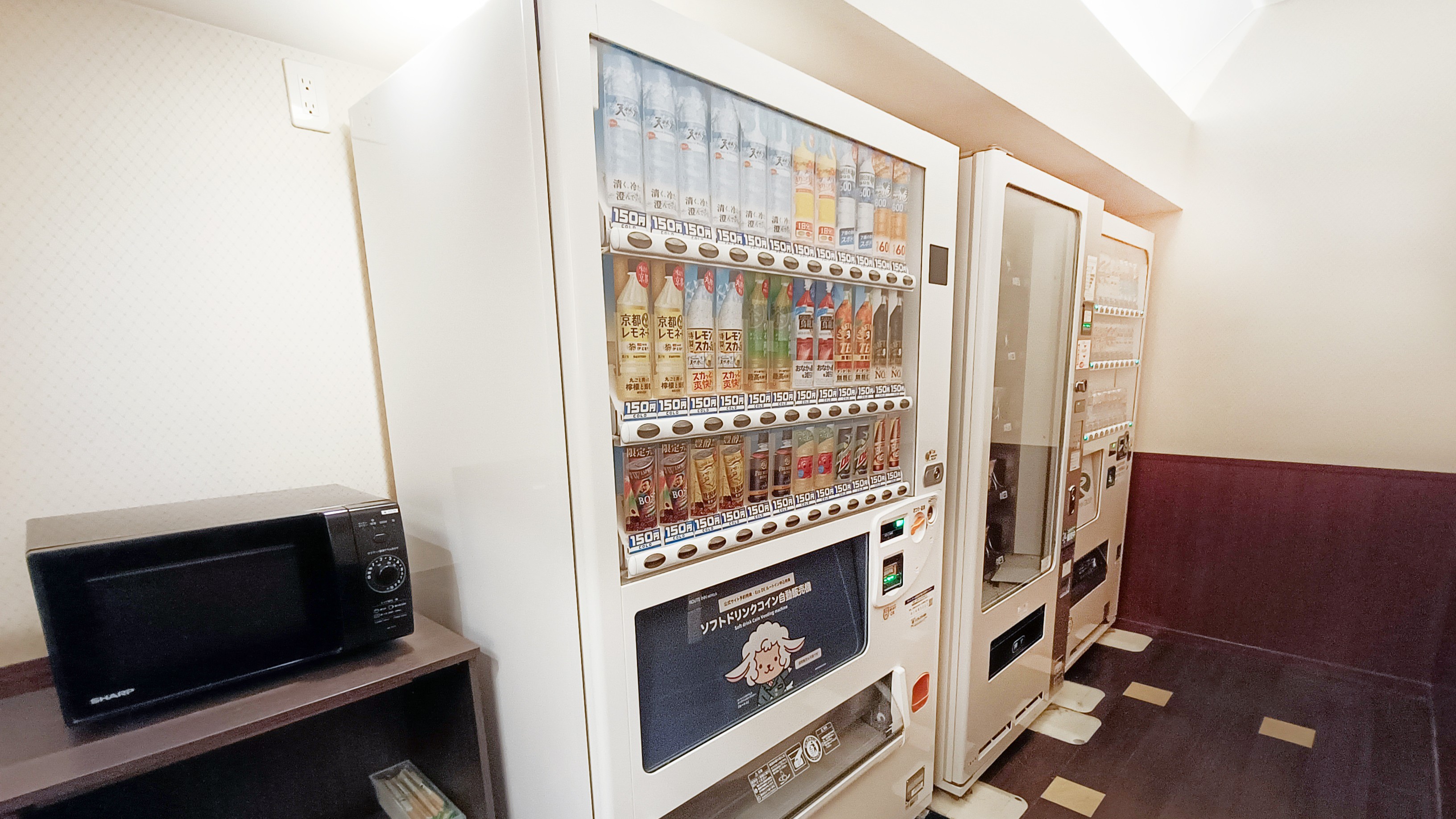 自動販売機コーナー・電子レンジ