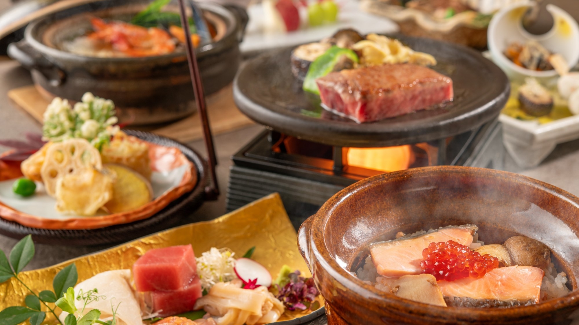 【極み会席・秋】鮭と松茸の土鍋ご飯と岩手が誇る「前沢牛」石焼に舌鼓！鮑の揚物・海鮮鍋など美食旅へ