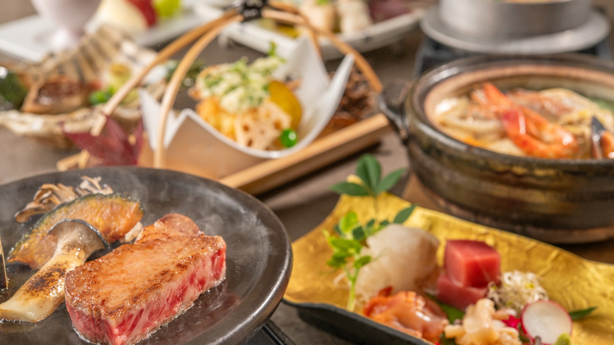 【特別会席・秋】岩手が誇る「前沢牛」を石焼で 松茸釜飯・海鮮ひっつみ鍋など美食と季節食材を堪能