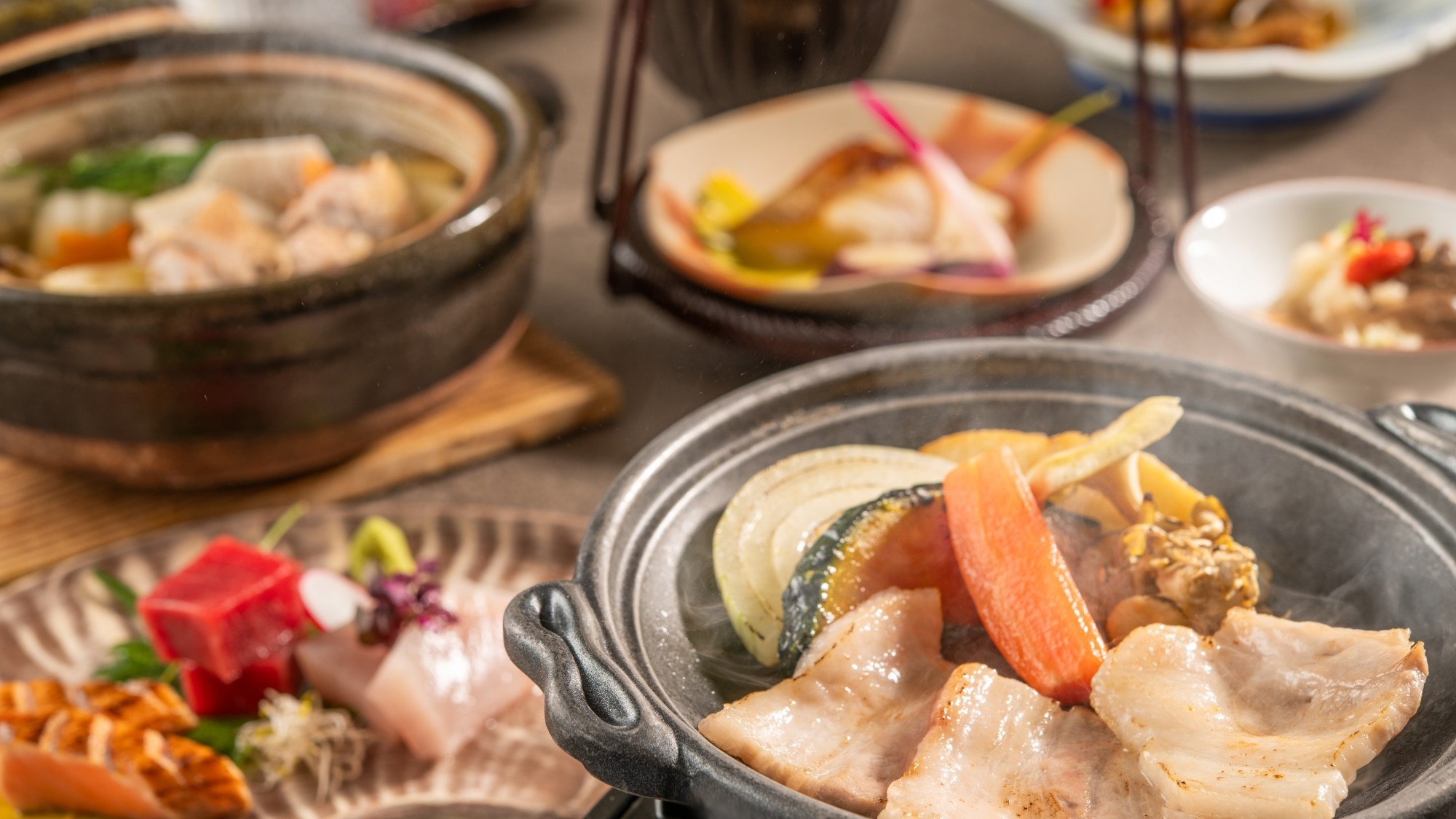 【季節の会席・秋】白金豚陶板焼き・秋刀魚南蛮漬と地物食材で岩手の旅を楽しむ