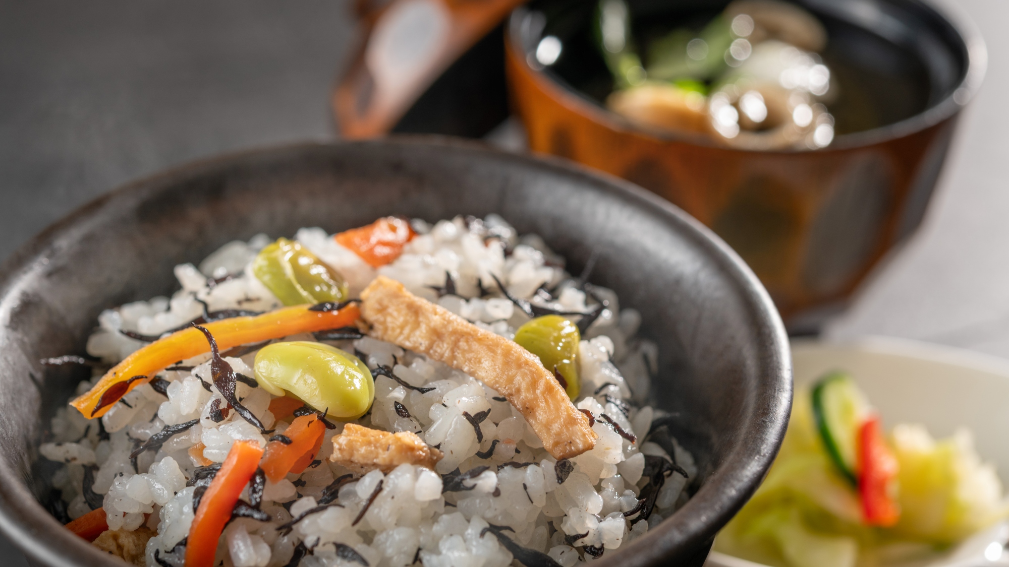 【季節の会席夏】枝豆ひじきご飯（6～8月）