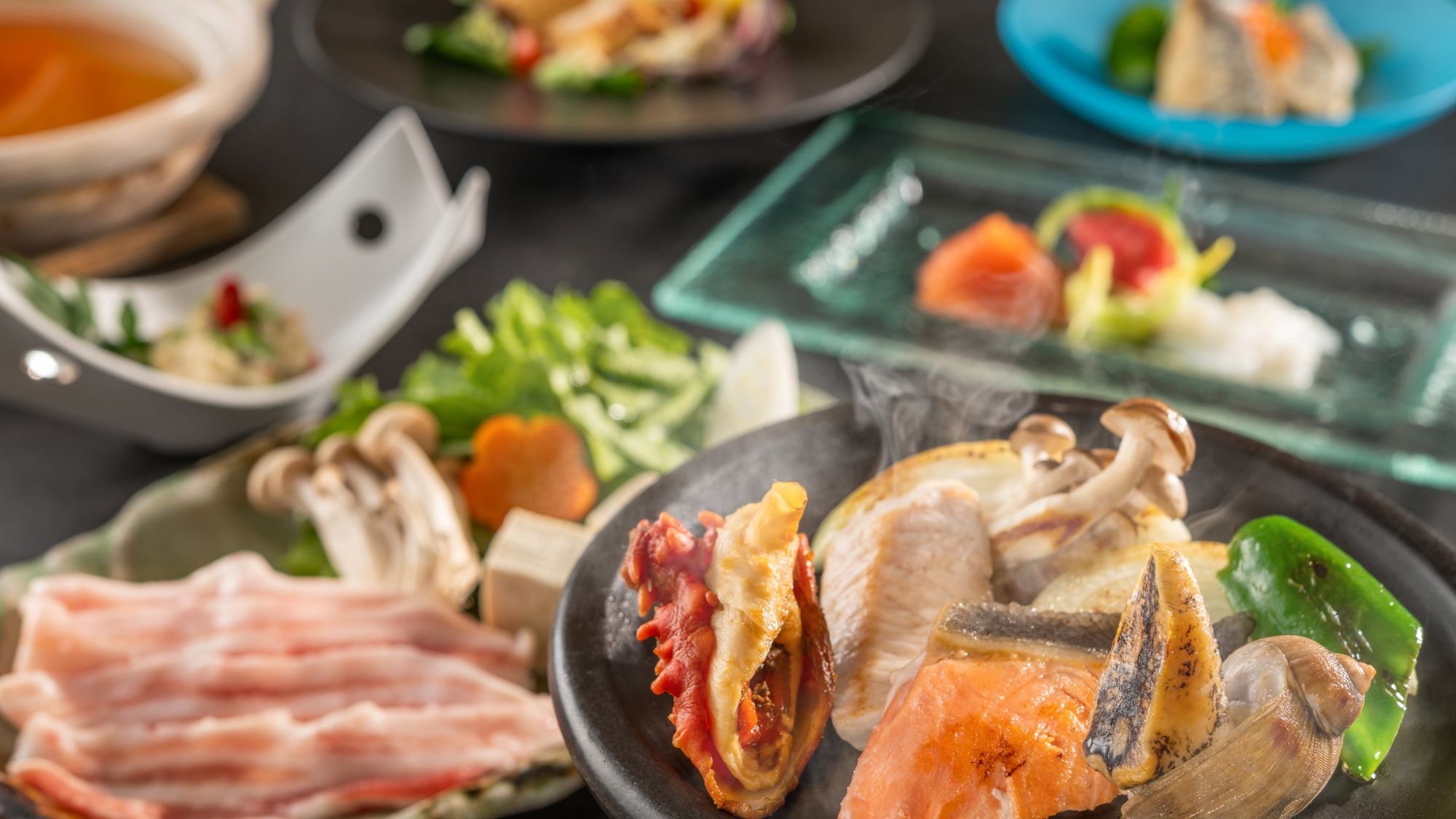 【季節の会席夏】白金豚だししゃぶや、三陸産海鮮陶板焼など（6～8月）