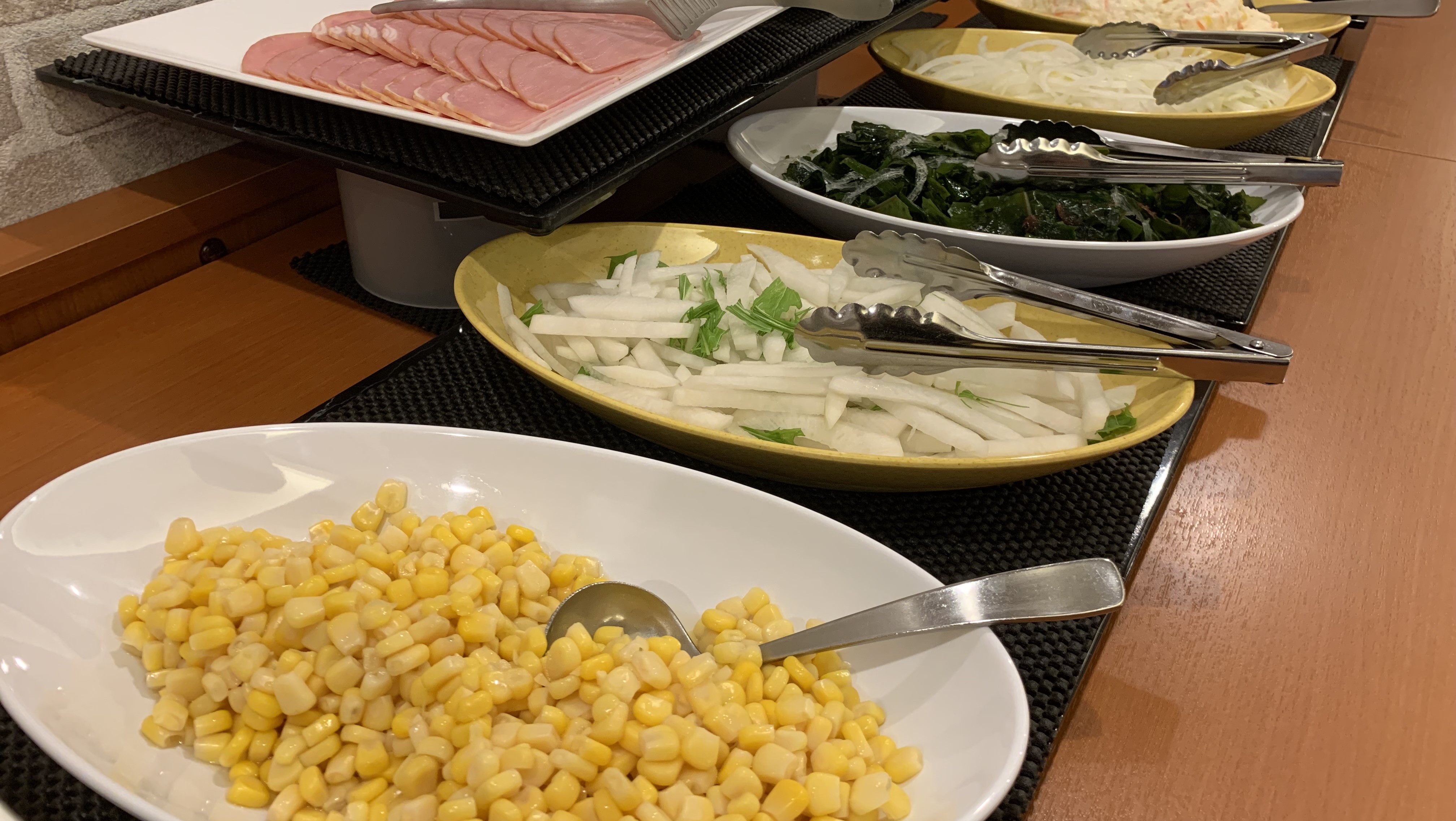【無料】30品目以上の和洋朝食バイキング：サラダバー