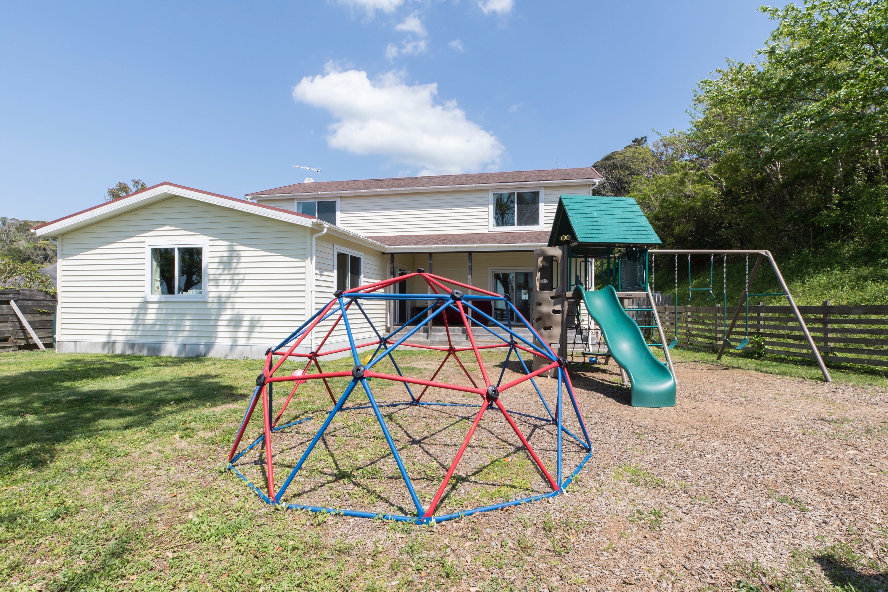 TEATREES 2 PLAYGROUND