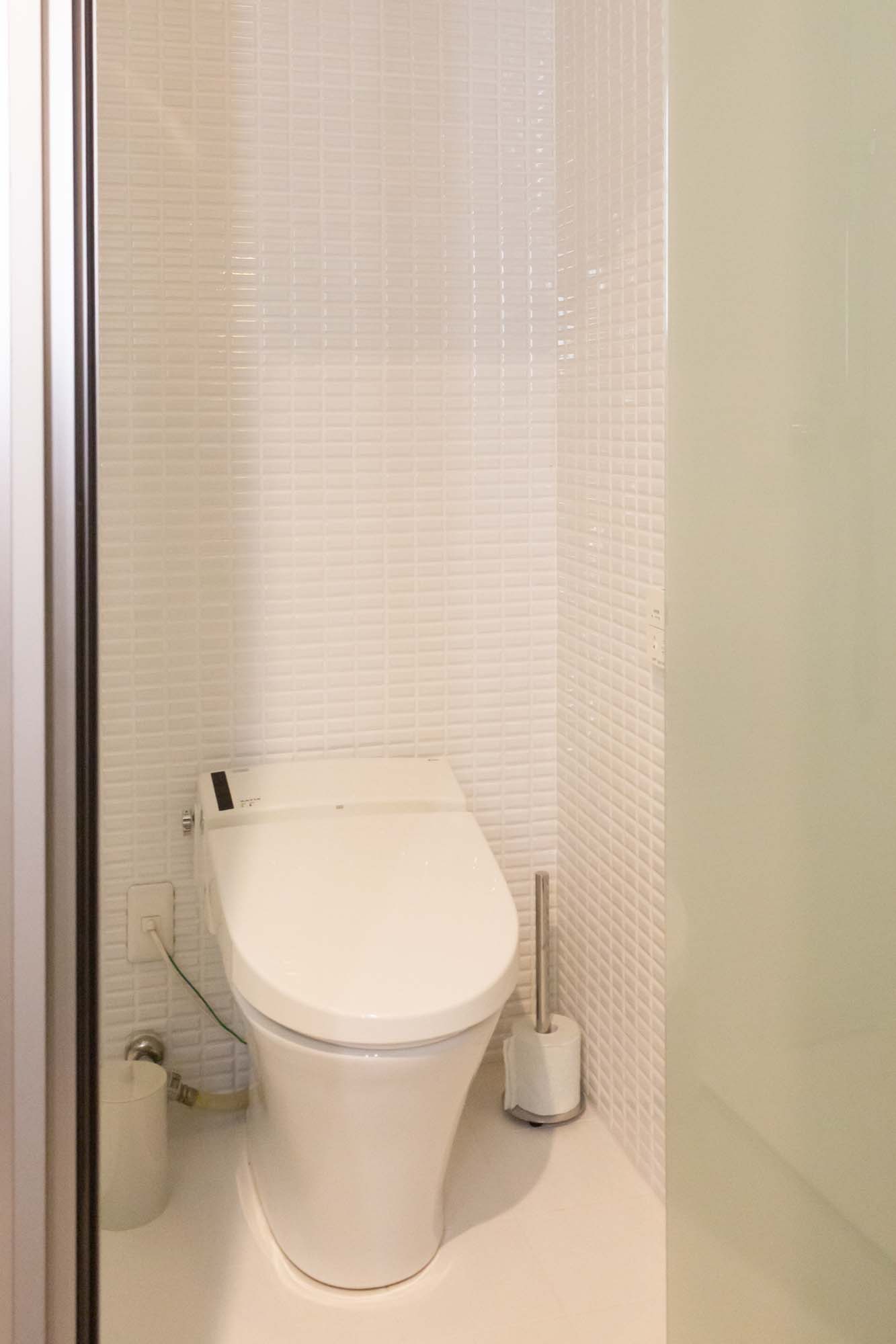 客室内トイレ（シャワーブースタイプ）