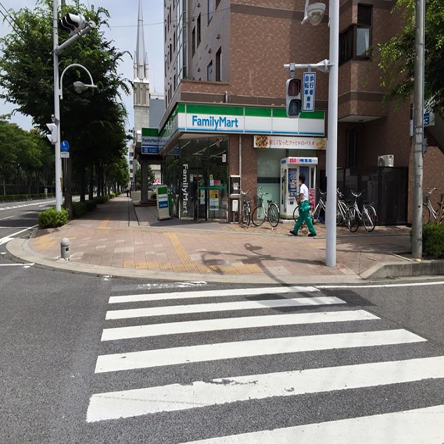 ◆ホテルへの道順⑤◆ファミリーマートが見えてきます◆