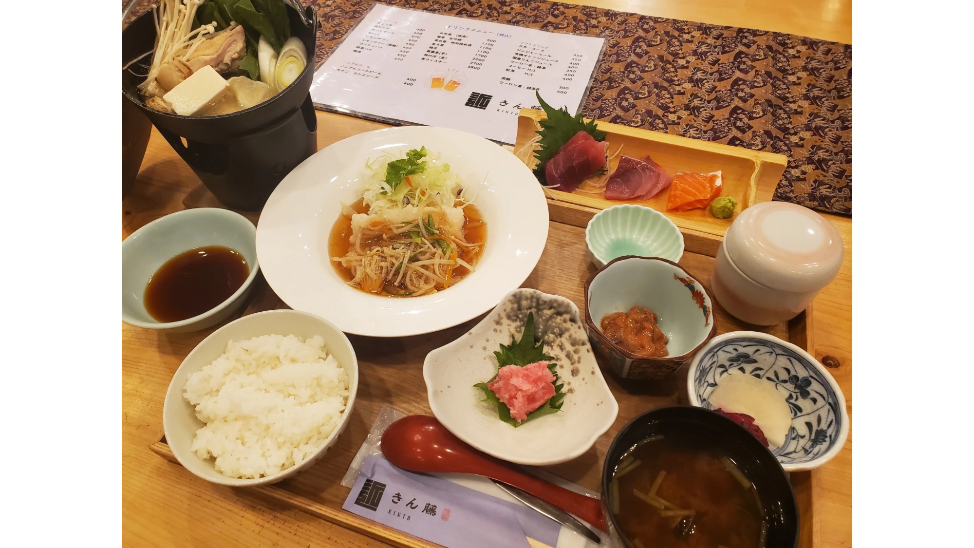 【夕食一例】寄せ鍋ポン酢／カレイ野菜あんかけ／お造り／茶碗蒸し／小鉢2品／白飯／赤出汁_ra