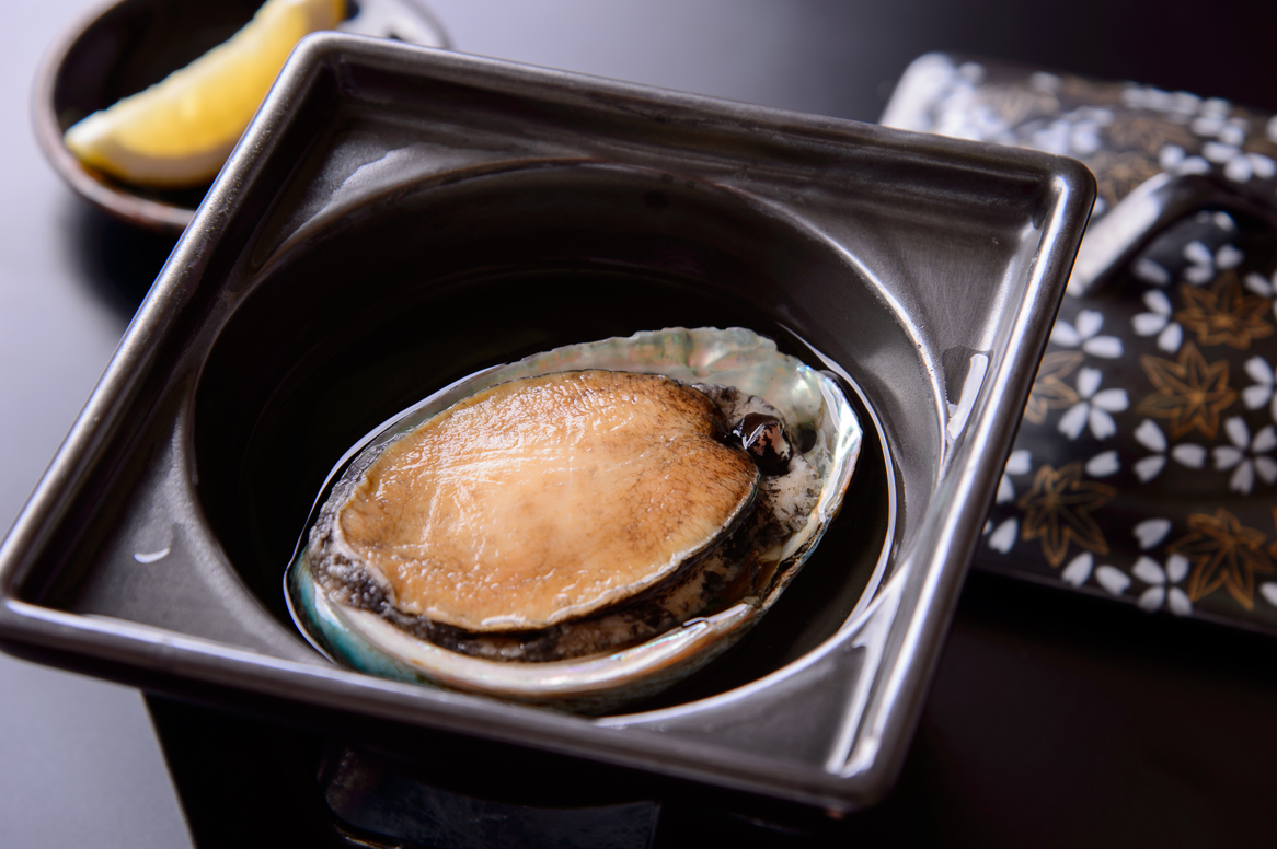 【あわび酒蒸し付会席】英虞湾を見晴らす絶景オーシャンビュー／お部屋でゆったりお食事を