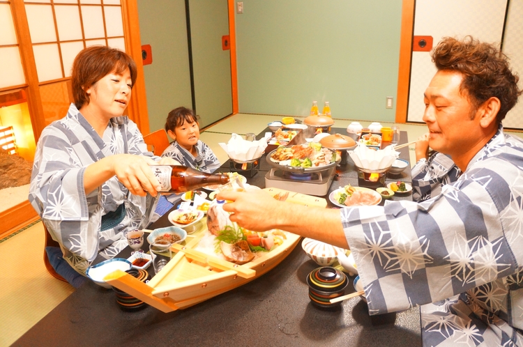 夕、朝食ともにお部屋出しでゆっくりと。