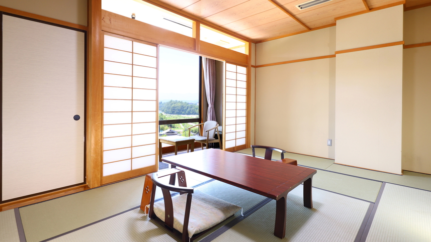 □【山並み眺望和室】天竜川の下流から南信州の丘陵地の方角のお部屋（主に丘陵や住宅街の眺めとなります）