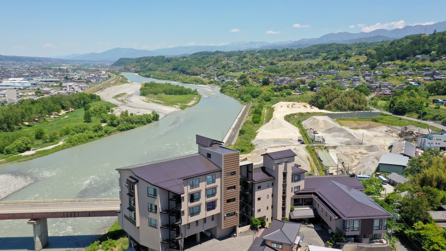 【さき楽28・早割】天竜川を望む一軒宿でくつろぎの時間、28日前のご予約でお得に＜彩の料理＞