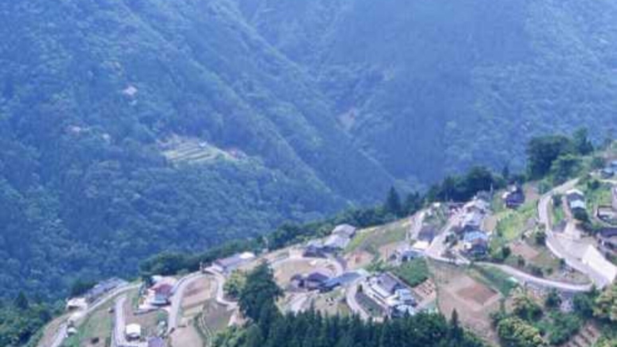 ■日本のチロルと呼ばれる下栗の里。こんな斜面に集落が…！「日本のチロル」と呼ばれる理由がわかります。