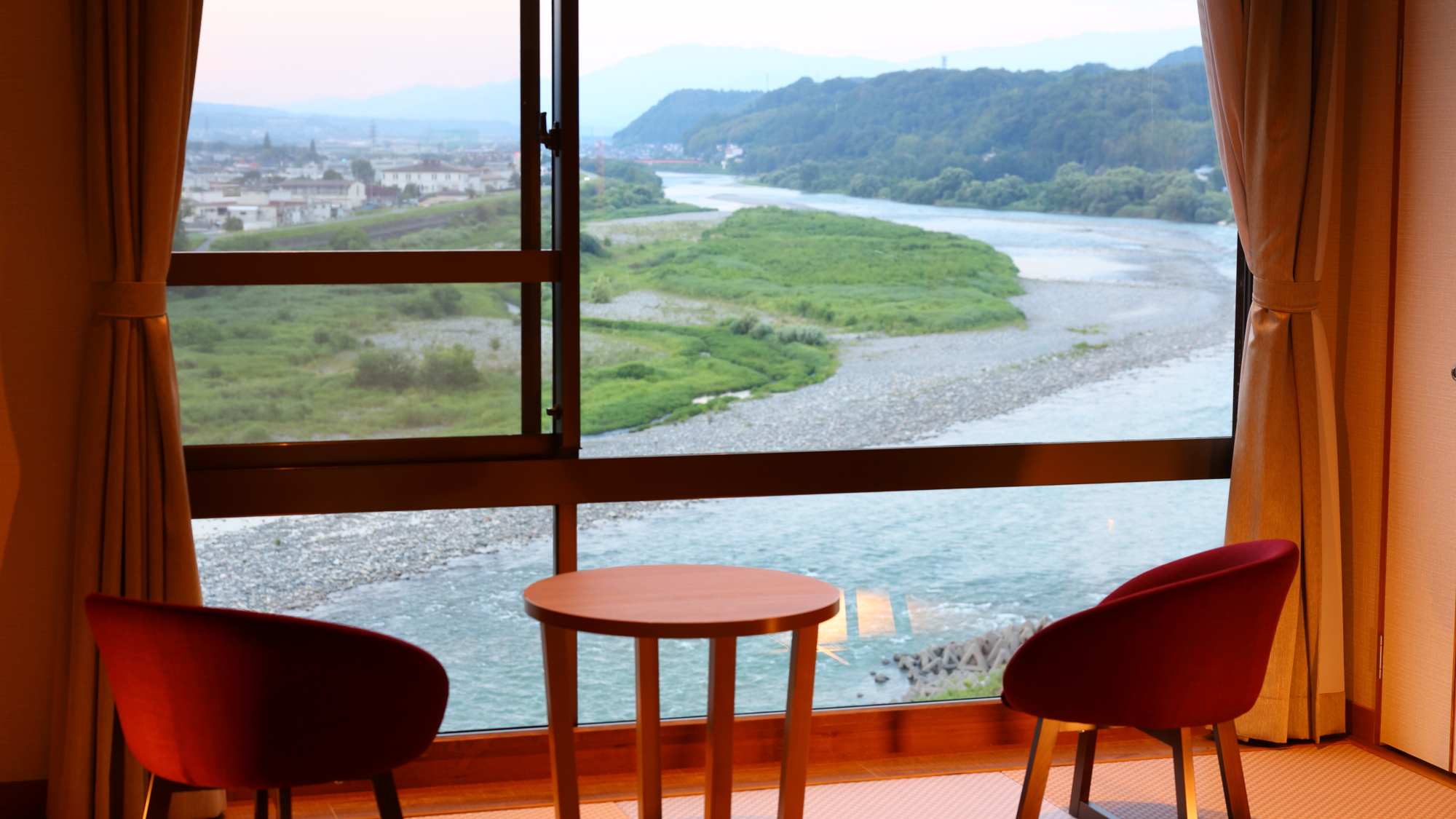 □【2024年リニューアル・2室限定】和モダンルーム／～4名