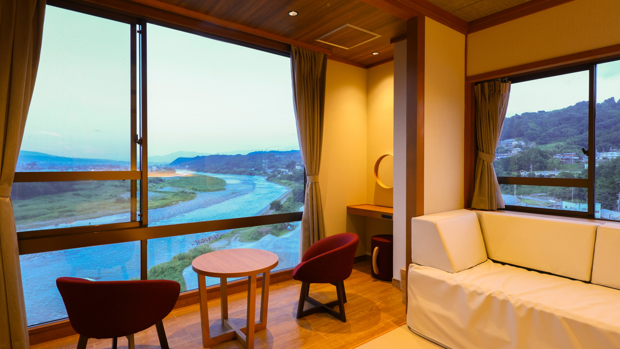 ■【2024年リニューアル・1室限定】和モダン二間／～6名　主室