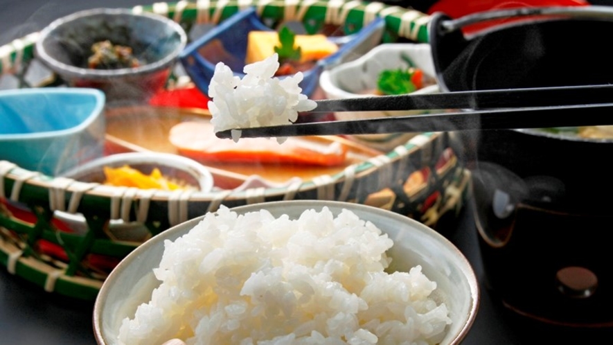 ■朝食　炊きたてのホカホカごはんがたまらない！安曇野産のお米をどうぞ。ご飯によく合う逸品をご用意して