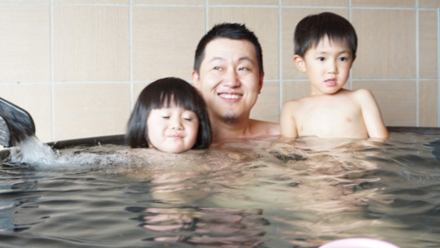 □【貸切風呂】当館の貸切風呂は、お子様連れやご家族みなさまでも、ゆったりお使いいただける広さです