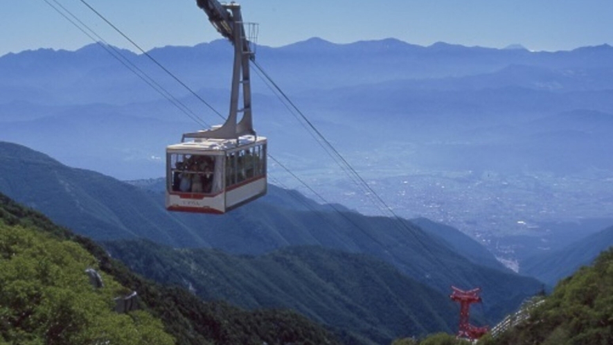 ■夏の駒ヶ岳ロープウェイ　バスとロープウェイで一気に雲上の世界へ！日本離れした景観です