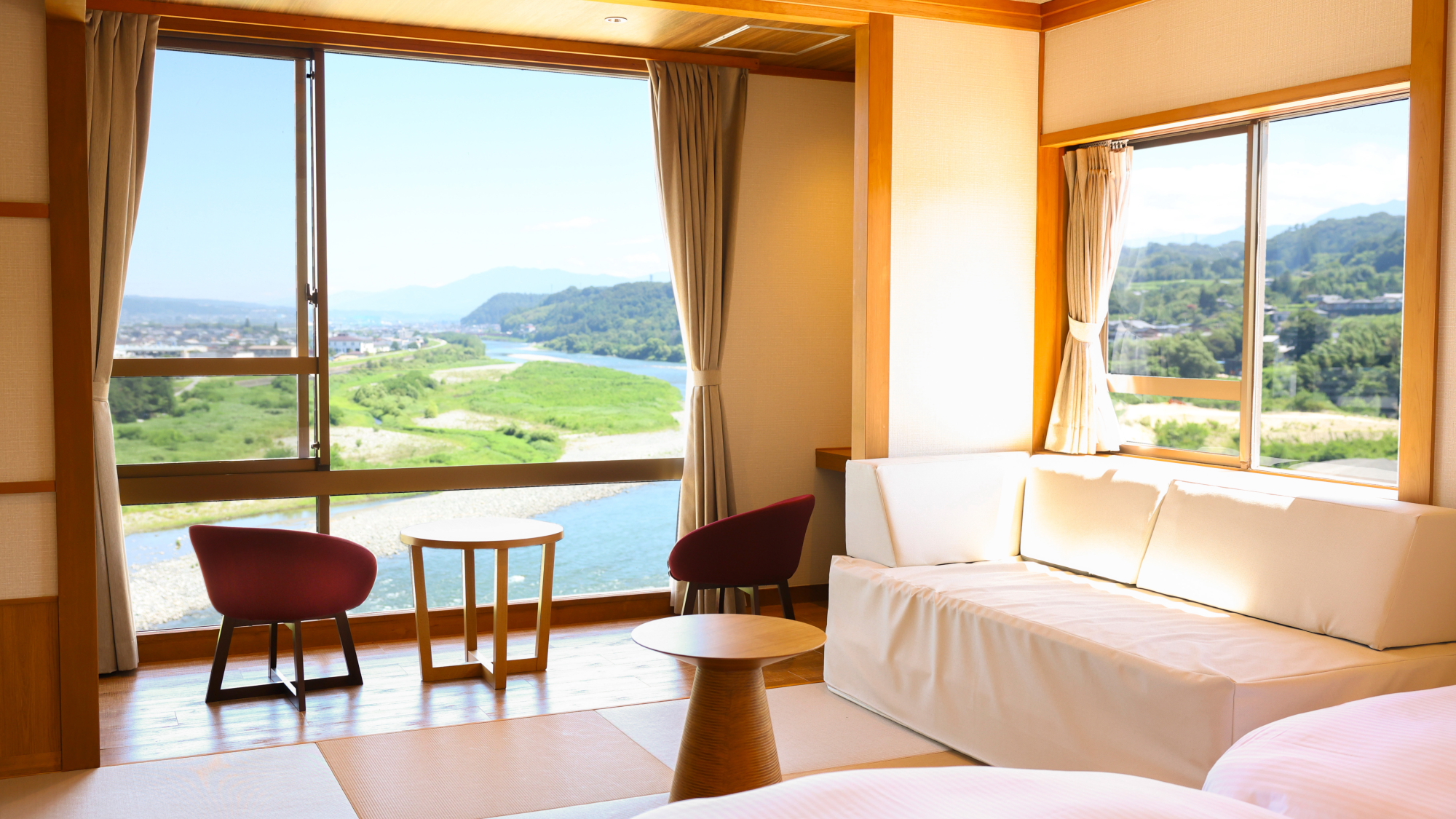 ■【2024年リニューアル・1室限定】和モダン二間／～6名　主室