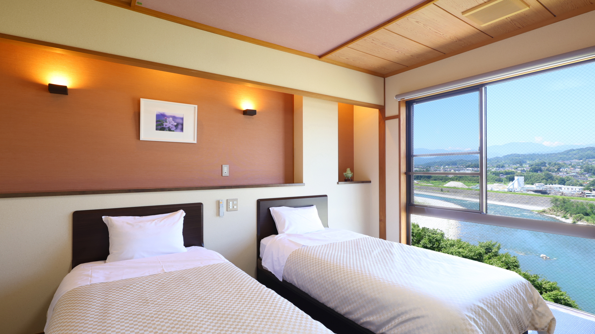■【展望風呂付き和洋室】最上階に位置し、雄大な天竜川と南アルプスの眺めをご堪能いただけます