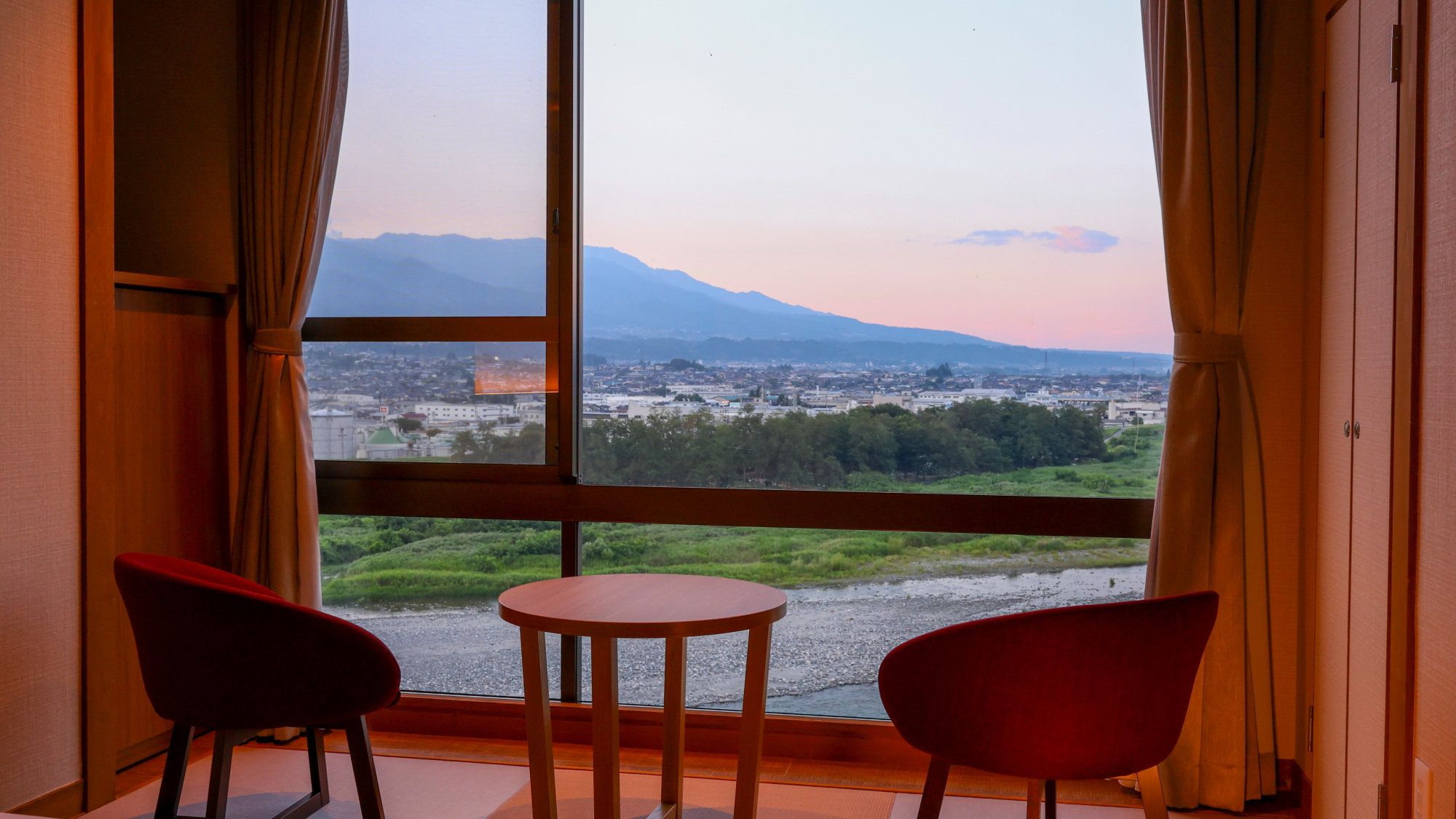 □【2024年リニューアル・2室限定】和モダンルーム／～3名