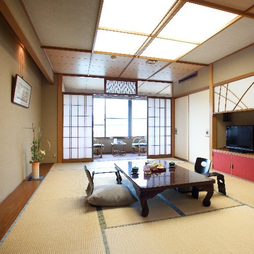 [Top floor 10 tatami mats] From an angle (example of guest room)