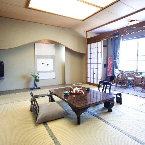 [Japanese-style room (10 tatami mats with bath)]