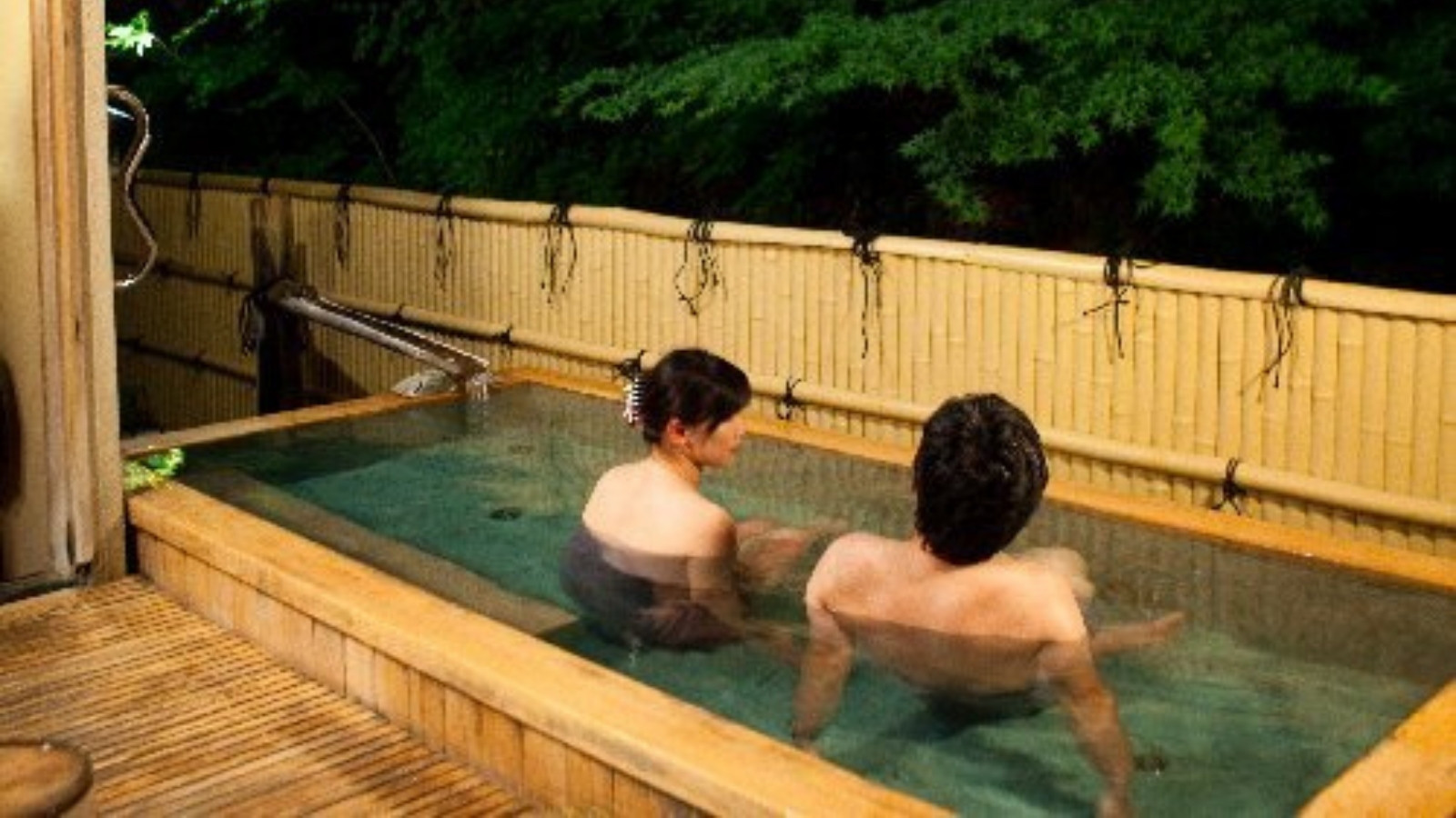 【露天　宝山の湯】貸切時間は混浴もＯＫ。