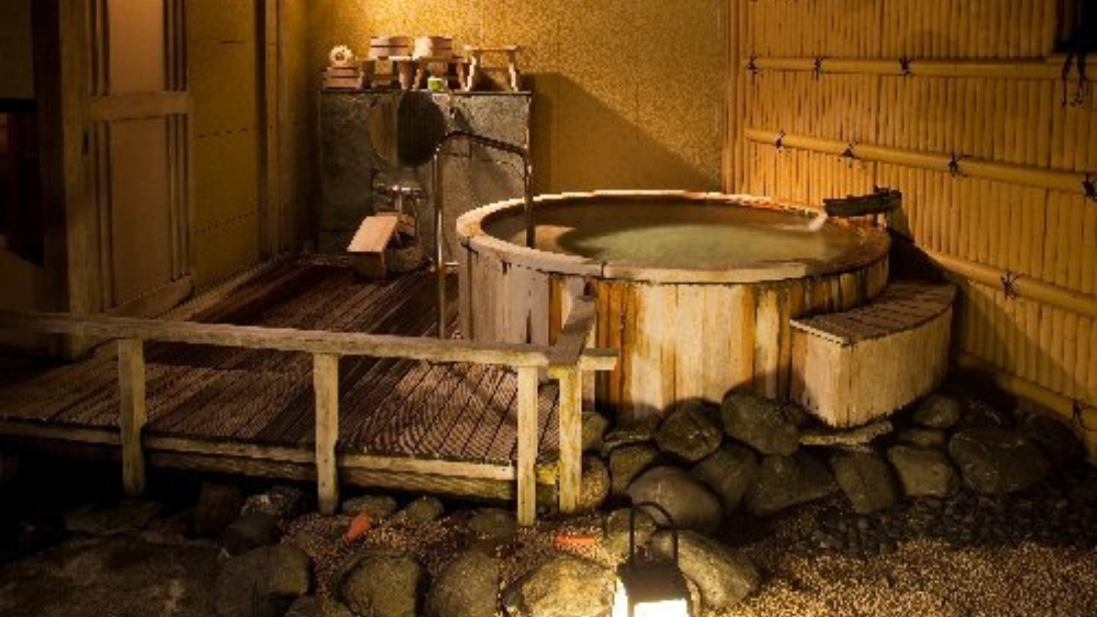 【露天　なごみの湯】夜は星と月を眺め&hellip;一味違った非日常の温泉時間