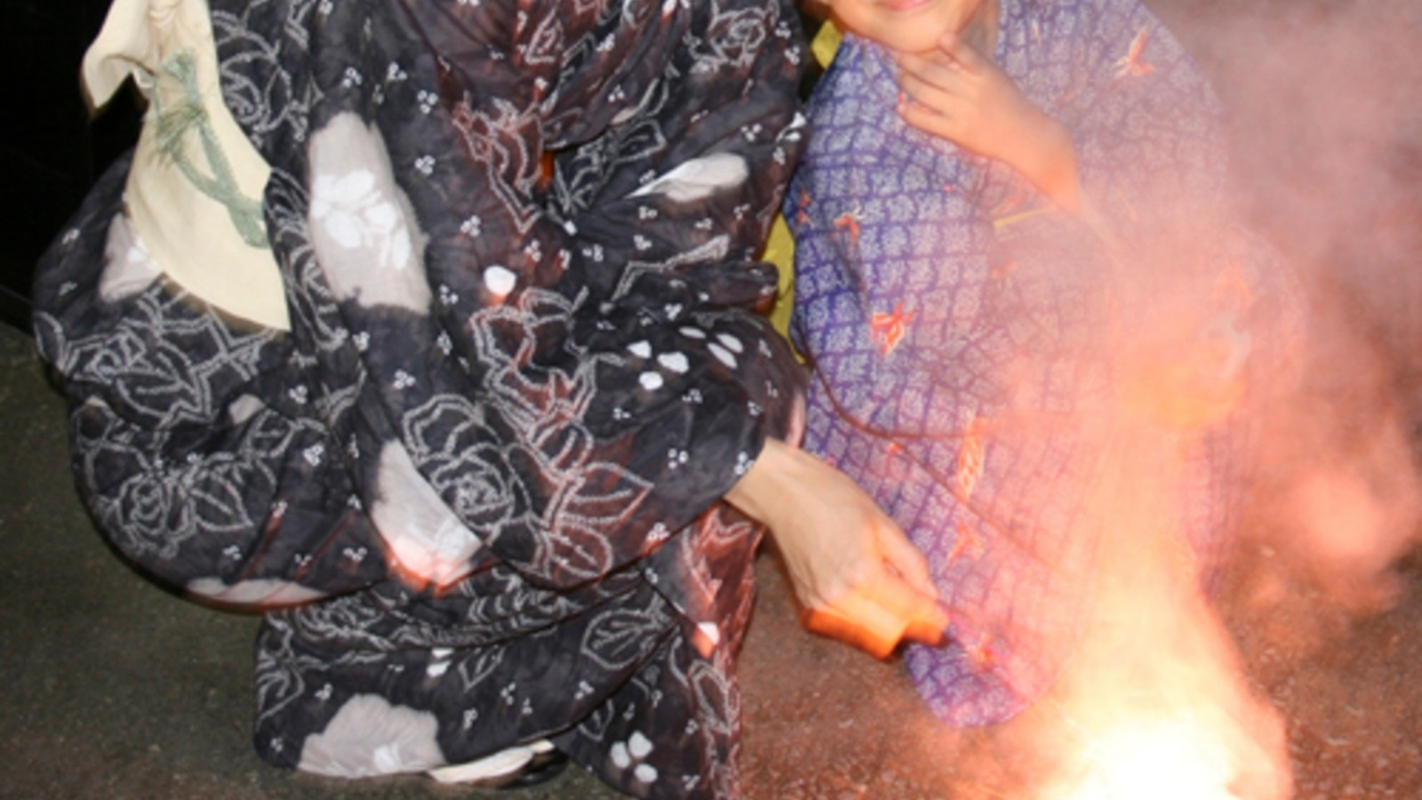 夏休み期間中はミニ花火セットをプレゼント♪