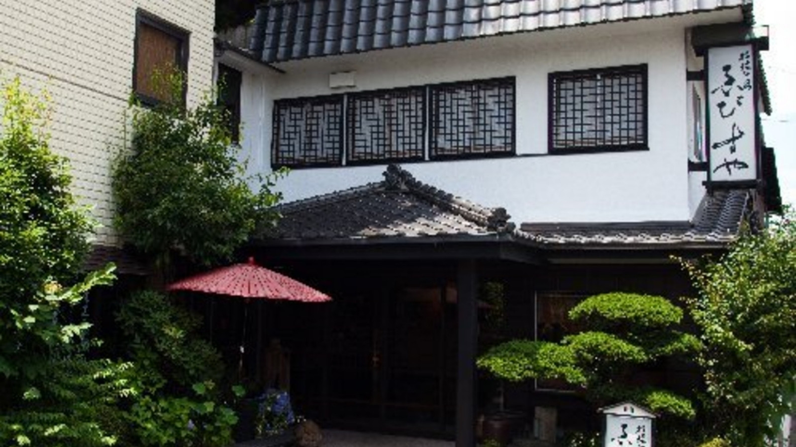 【外観】玄関イメージ（昼）