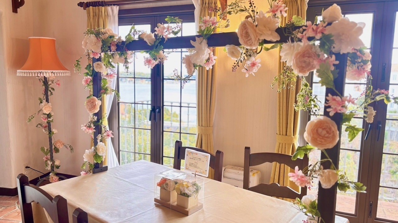 【1日1室限定のランタン＆フラワールーム】装飾で彩ったお部屋で非日常を！夕朝食はビュッフェ付