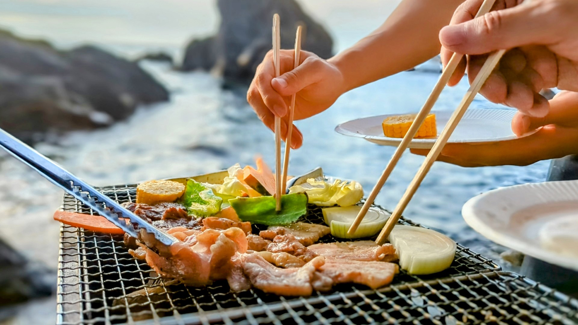 【海辺でBBQ】姉妹館『平成』の渚でBBQランチ！目の前の海で泳ぐこともできます