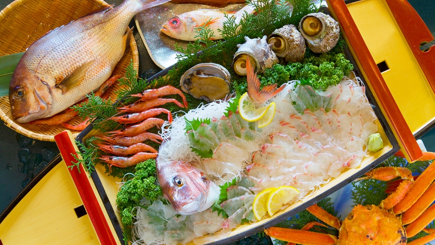 【極上越前の味】豪華海の幸の饗宴！地魚舟盛り・天然アワビ・かに・活イカ…まだまだ盛りだくさん♪