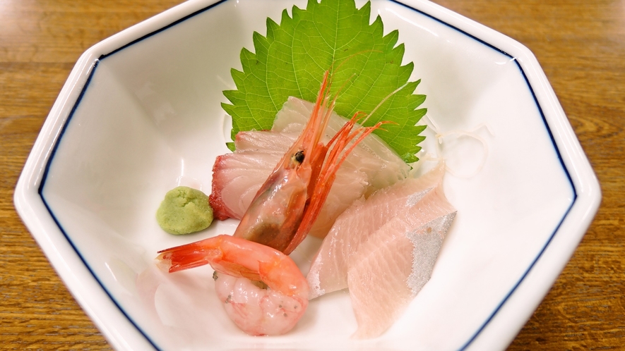 *【ご夕食一例】旬の日本海の海の幸を使ったお刺身