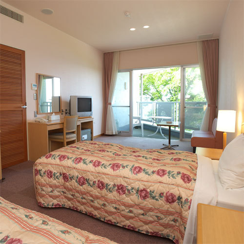 Twin Western-style room *Can accommodate up to 3 people with an extra bed