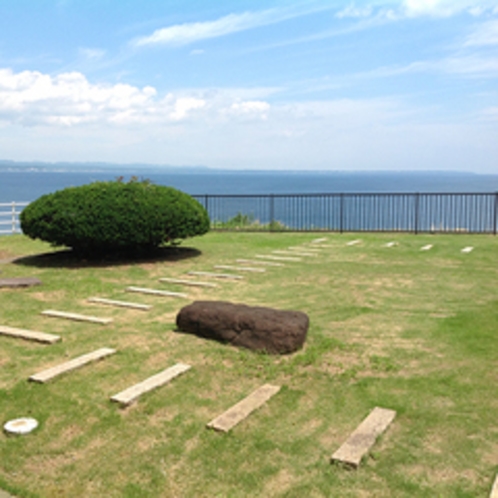 テラスから望む日本海