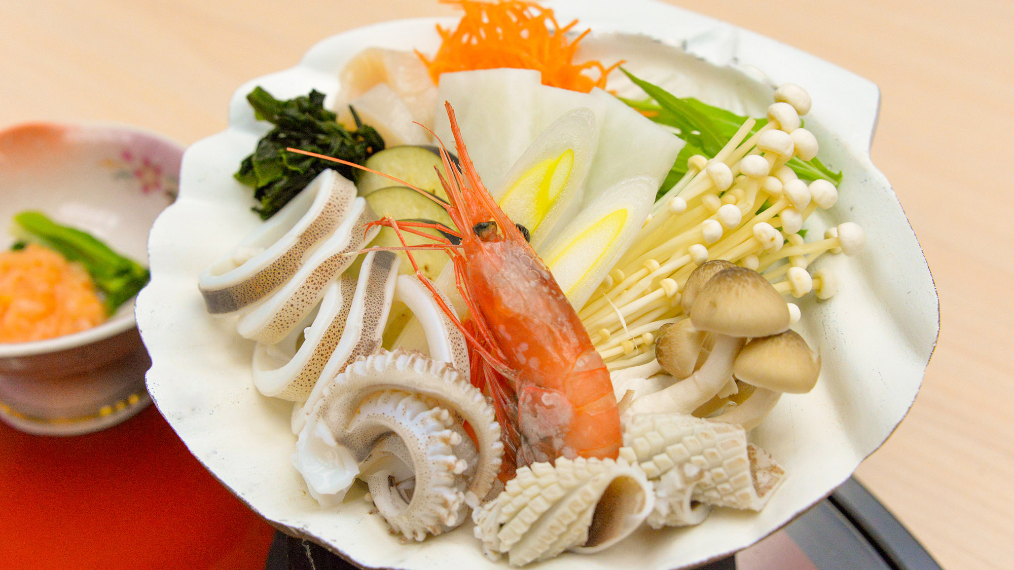 ・【夕食一例】能登半島の魚醤いしりを使った「いしり貝焼き鍋」は郷土の味