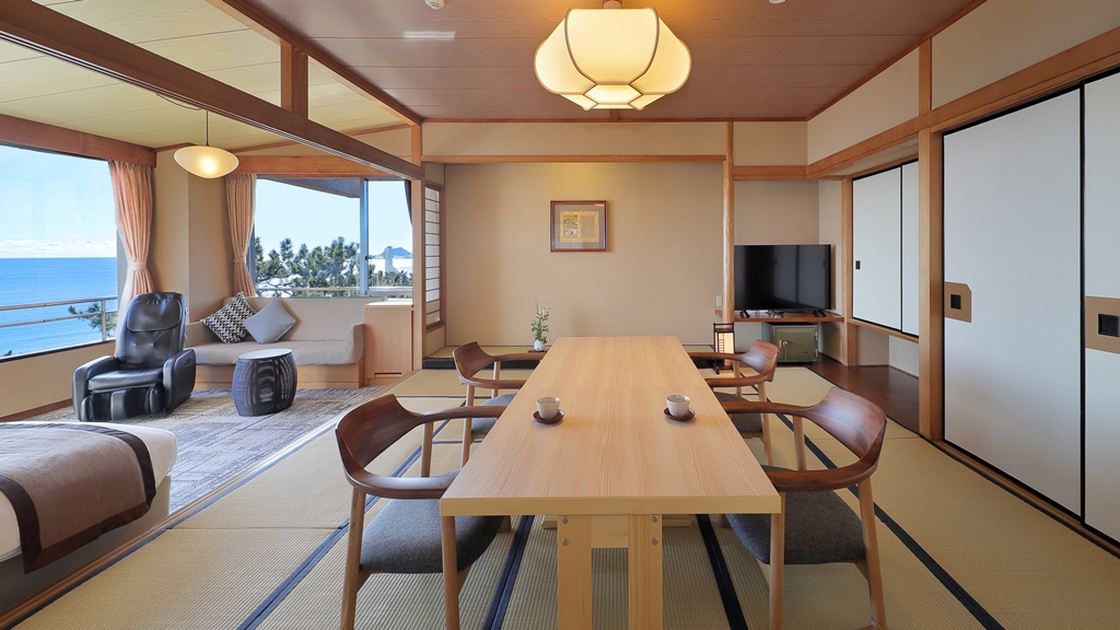 角部屋和洋室(12畳+TWベッド+ソファ+内風呂)