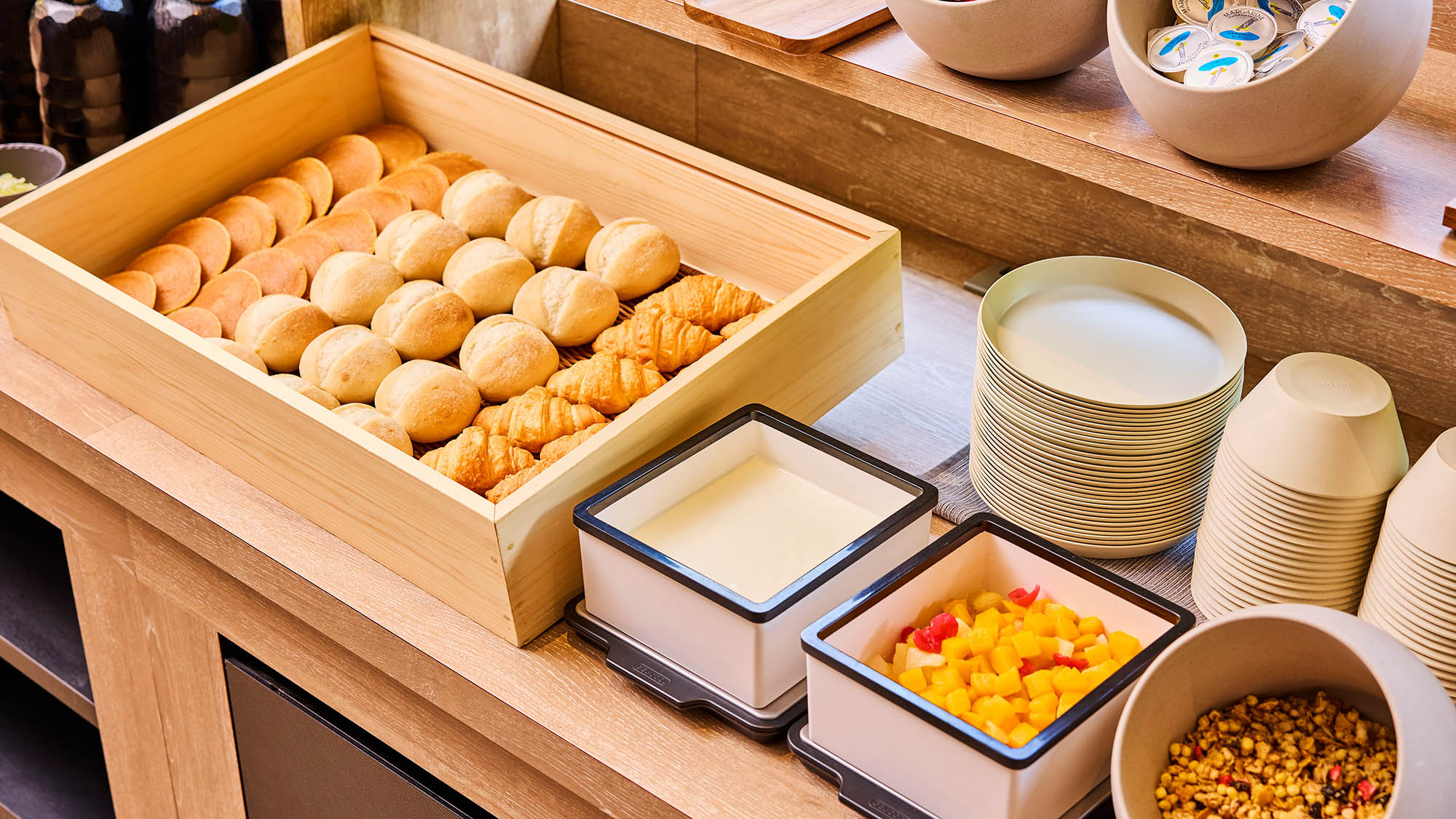 【朝食ビュッフェ】日替ブレッドやシリアル、ヨーグルトも揃うビュッフェ　※イメージ