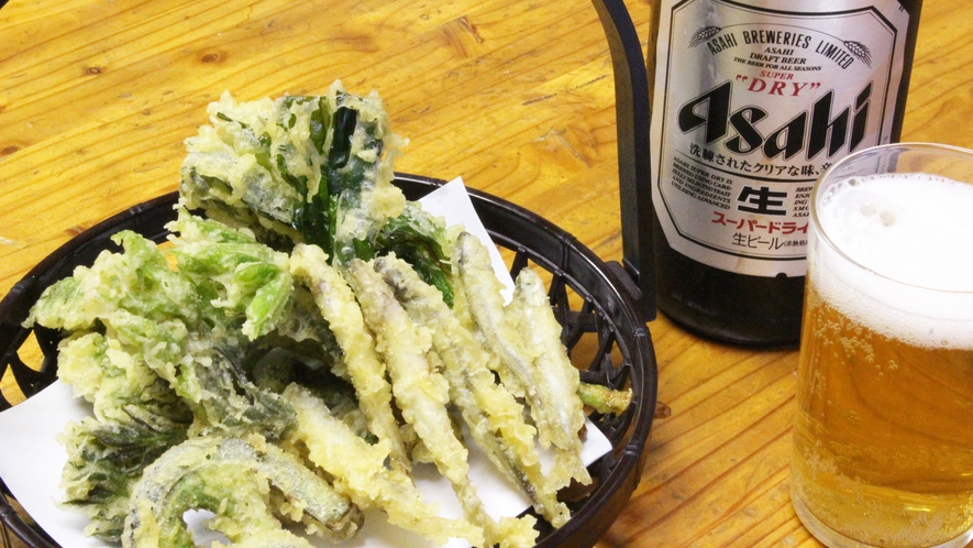 *【食事/夕食一例】山菜の天ぷらはビールに良く合います。