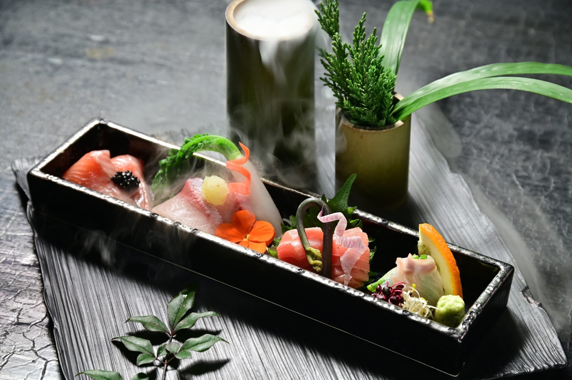 【当館人気のお部屋食♪】ふたり静〜女性に大人気！岩盤浴付き離れ【花の音】専用プラン♪